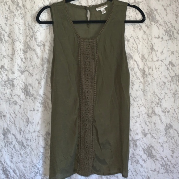 Liz Lang Maternity Top Sleeveless Gauze with Embroidery Olive Green Size Large - Picture 1 of 6